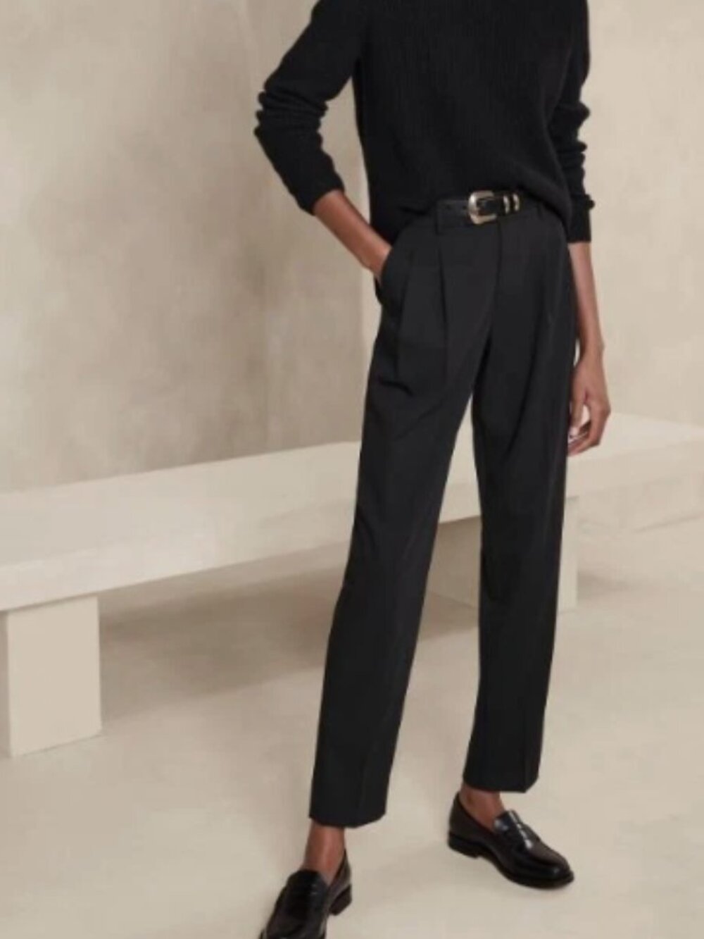 EUC Banana Republic Vasto Pleated 100% Italian Wool Tapered Pants Black Size 18